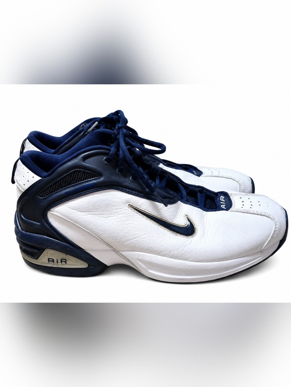 Nike Air Basketball Shoes Men’s US 9 White Navy Blue Sneakers